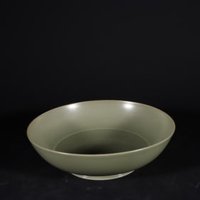 An Exquisite Yue yao Dragon Pattern Plate