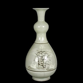An Exquisite Goryeo Celadon Goose Pattern Vase