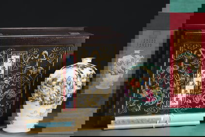 An Exquisite Famille-Rose Painted Gold Figure and Story Pattern Vase,with Vertical Scroll Painting