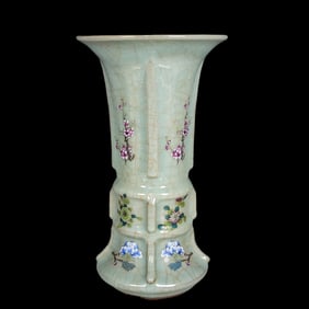 An Exquisite Guan yao Painted Color Flower Pattern Vase