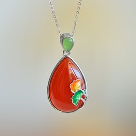 An Exquisite Sterling Silver Inlaid Agate Pendant