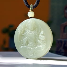 An Exquisite White Jade Statue of Avalokitesvara Pendant