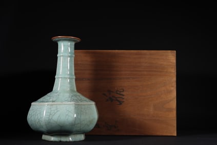 An Exquisite Guan yao Celadon Glazed Vase