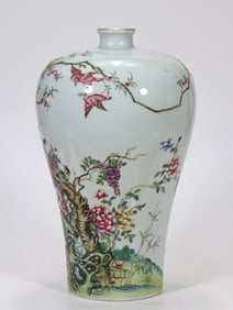 An Exquisite Enamel Flower and Bird Pattern with poem Vase