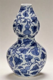 An Exquisite Blue and White Lotus Pattern Bats and Peach Pattern Gourd-Shaped Vase