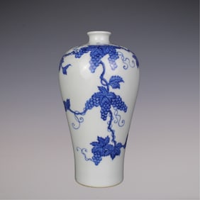 An Exquisite Blue and White Squirrel and Grapes Pattern Vase