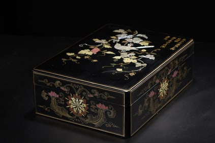 An Exquisite Black Lacquer Painted Gold Flower and Bird Pattern with poem Box