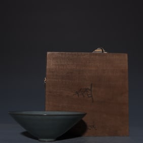 An Exquisite Guan yao Celadon Glazed Bowl