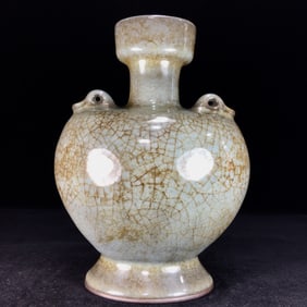 An Exquisite Guan yao Double-Ears Vase