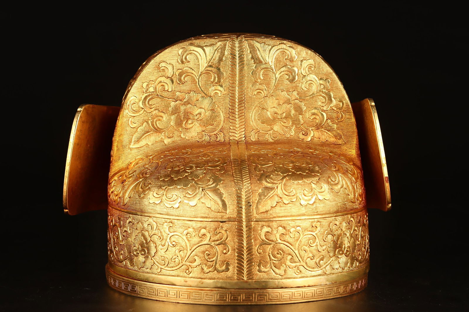 An Exquisite Gilt Bronze Flower Pattern Box (1 of 9)