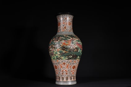 An Exquisite Famille-Rose Lotus Pattern Flower and Bird Pattern Vase