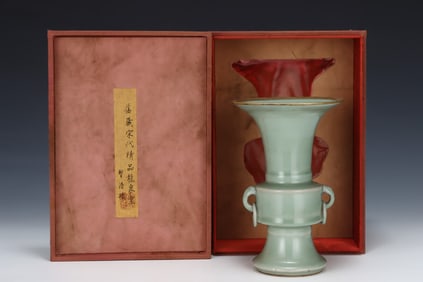 An Exquisite Longquan yao Vase