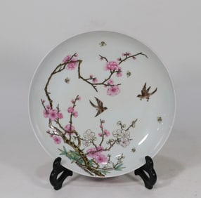 An Exquisite Famille-Rose Flower and Bird Pattern Plate