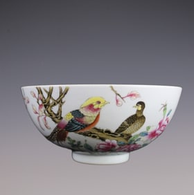 An Exquisite Enamel Flower and Bird Pattern Bowl