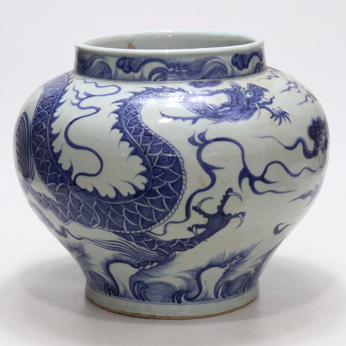 An Exquisite Blue and White Seawater Pattern Dragon Pattern Jar: An Exquisite Blue and White Seawater Pattern Dragon Pattern Jar Yuan Dynasty, China Size:11.3inx8.3in青花海水龙纹罐 中国元代 Size:28.8