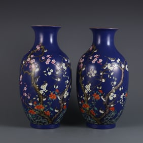 A Pair of Exquisite Famille-Rose Flower and Bird Pattern Vase