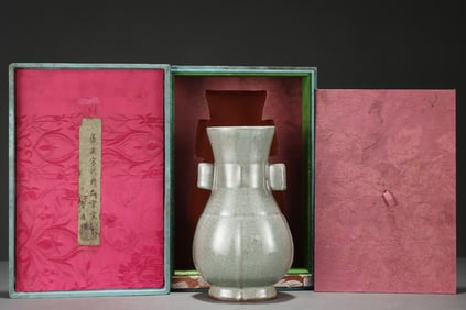 An Exquisite Guan yao Double-Ears Vase