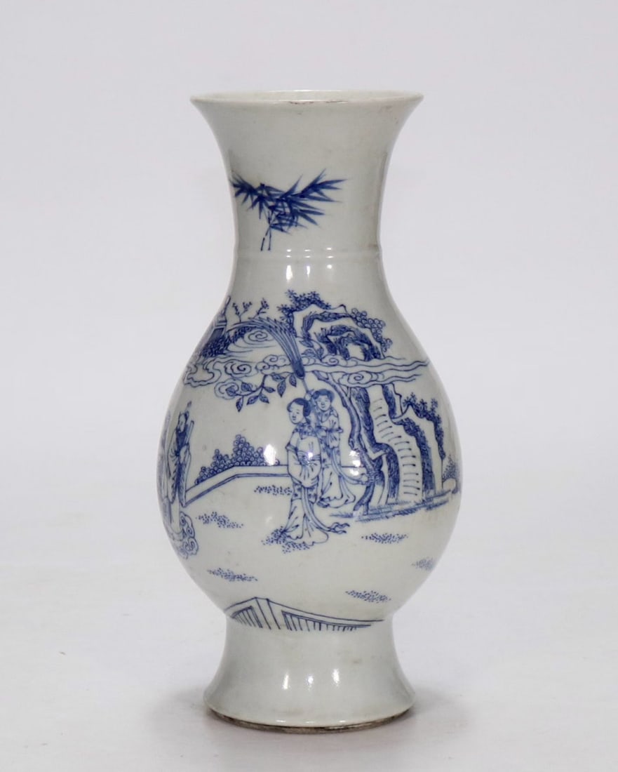 An Exquisite Blue and White Character and Story Pattern Vase: An Exquisite Blue and White Character and Story Pattern Vase Qing Dynasty, China Size:9.3inx3.5in青花淡描人物故事图纹花瓶 ߑ