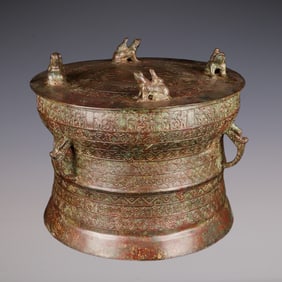 An Exquisite Bronze Hunting Pattern With Inscription Ornament