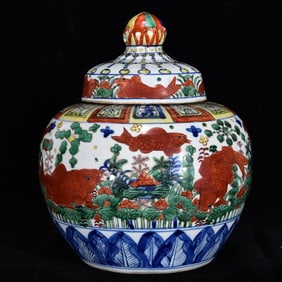 An Exquisite Wucai Blue and White Fish and Lotus Pattern Jar