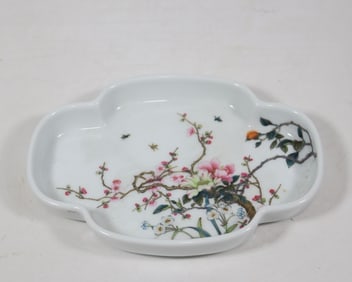 An Exquisite Enamel Flower Pattern Brush Washer