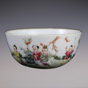 An Exquisite Famille-Rose Painted Gold Character and Story Pattern Cup