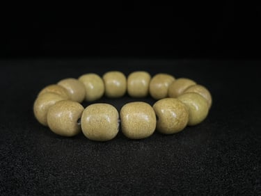 An Exquisite White Jade Bracelets