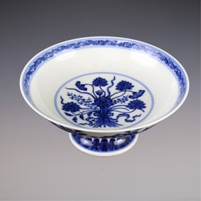 An Exquisite Blue and White Flower and Fruit Pattern Lotus Pattern Stem Bowl