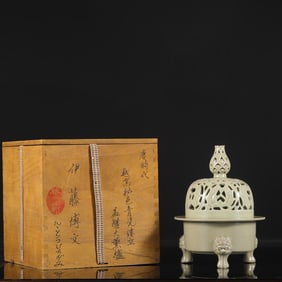 An Exquisite Yue yao Double-Ears and Tripod Censer