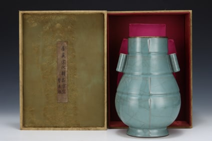 An Exquisite Guan yao Double-Ears Vase