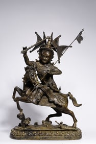 An Exquisite Bronze Figure Ornament