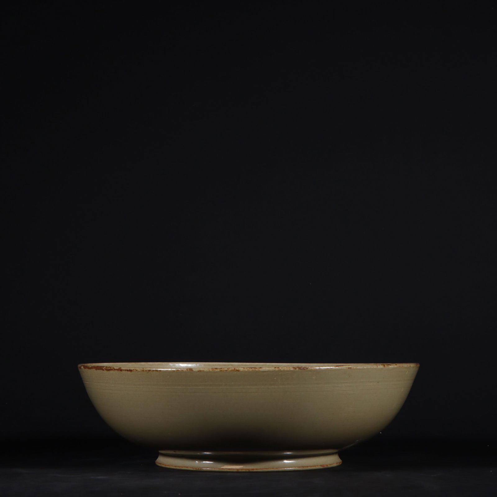 An Exquisite Yue yao Celadon Dragon Pattern Plate: An Exquisite Yue yao Celadon Dragon Pattern Plate Tang Dynasty, China Size:2inx7.1in越窑秘色青磁龙纹盘 中国唐代 Size:5cmx1