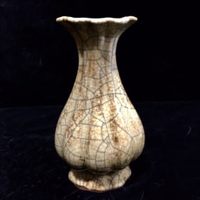 An Exquisite Ge yao Vase