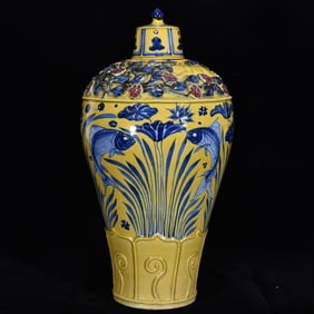 An Exquisite Blue and White Underglaze-Red Fish and Lotus Pattern Flower Pattern Vase