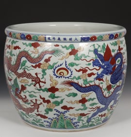 An Exquisite Wucai Seawater Pattern Dragon Pattern Vat