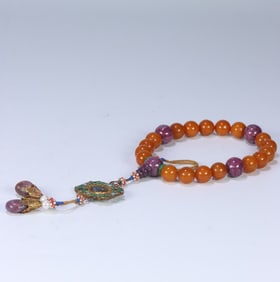 An Exquisite Amber Inlaid Gems Bracelets