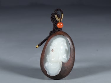 An Exquisite White Jade Statue of Avalokitesvara Pattern Pendant