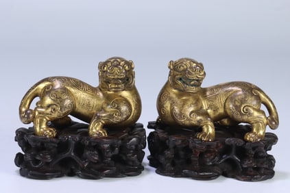 A Pair of Exquisite Gilt Bronze Auspicious Beast Ornament
