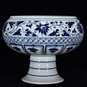 An Exquisite Blue and White Fish and Lotus Pattern Lotus Pattern Brush Washer