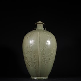 An Exquisite Yue yao Celadon Phoenix Pattern Vase