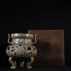 An Exquisite Chai yao Green Glazed Double-Ears and Tripod Censer