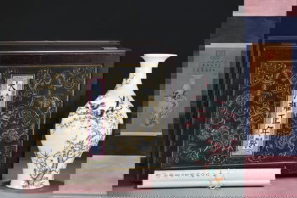 An Exquisite Famille-Rose Flower and Bird Pattern Vase