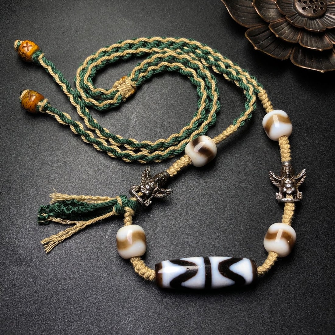 An Exquisite Inlaid Bronze Dzi Bead Necklace: An Exquisite Inlaid Bronze Dzi Bead Necklace,Size:37mmx11mm ???????