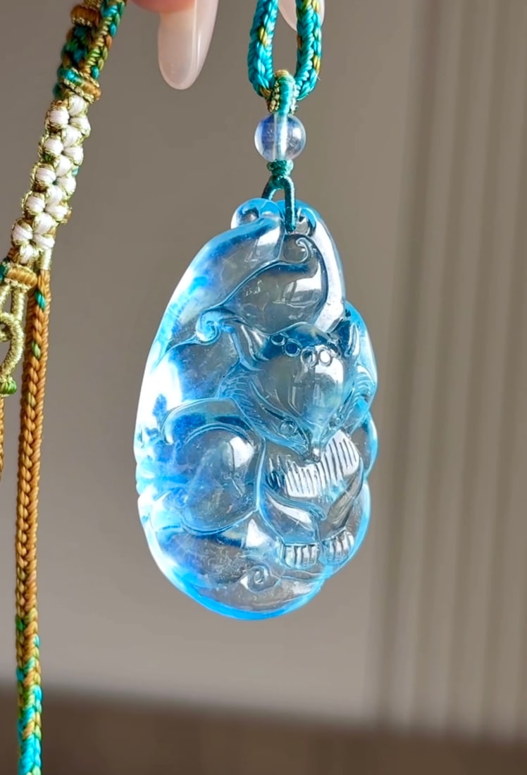 An Exquisite Aquamarine Nine-Tailed Fox Pendant: An Exquisite Aquamarine Nine-Tailed Fox Pendant,Size:48mmx28.5mmx14.5mm,Total Weight:26g ????????????
