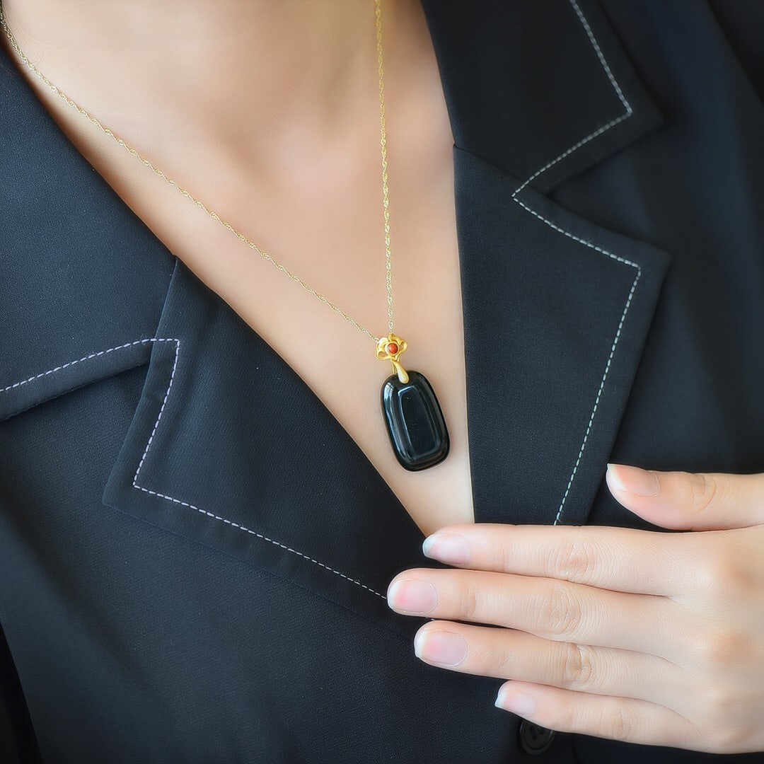 An Exquisite Sterling Silver-Gold Plated Inlaid Black Jade Pendant: An Exquisite Sterling Silver-Gold Plated Inlaid Black Jade Pendant,Size:17mmx30mm ?????????