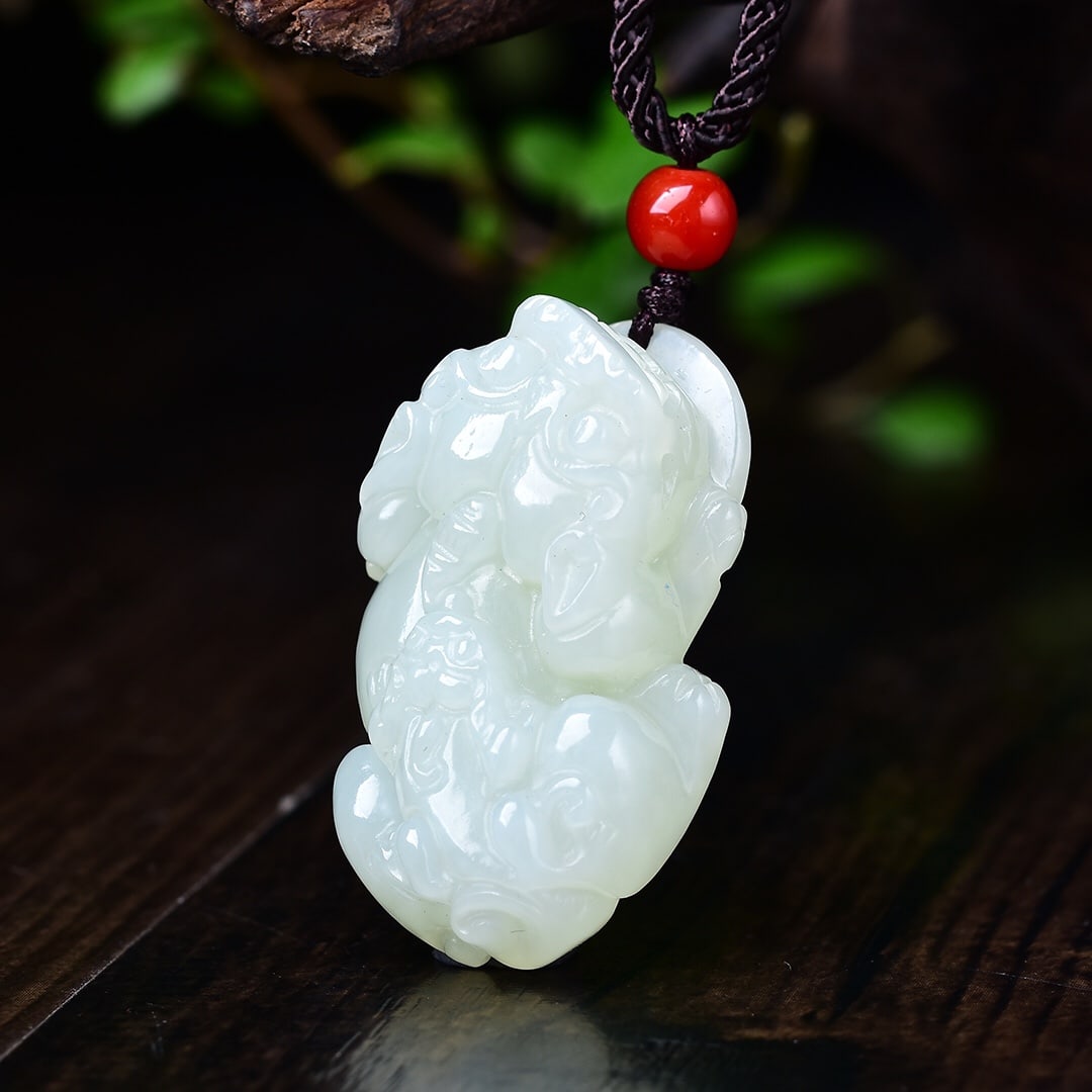 An Exquisite White Jade Auspicious Beast Pendant: An Exquisite White Jade Auspicious Beast Pendant,Size:24mmx40mm ???:??? ????? ?? ???? ??????