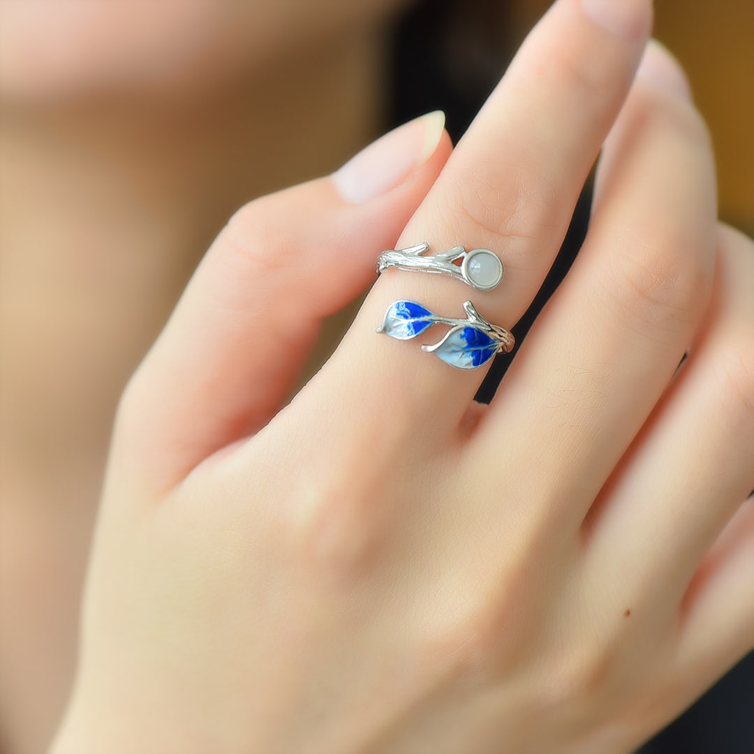 An Exquisite Sterling Silver Inlaid White Jade Enamel Ring: An Exquisite Sterling Silver Inlaid White Jade Enamel Ring ??????????