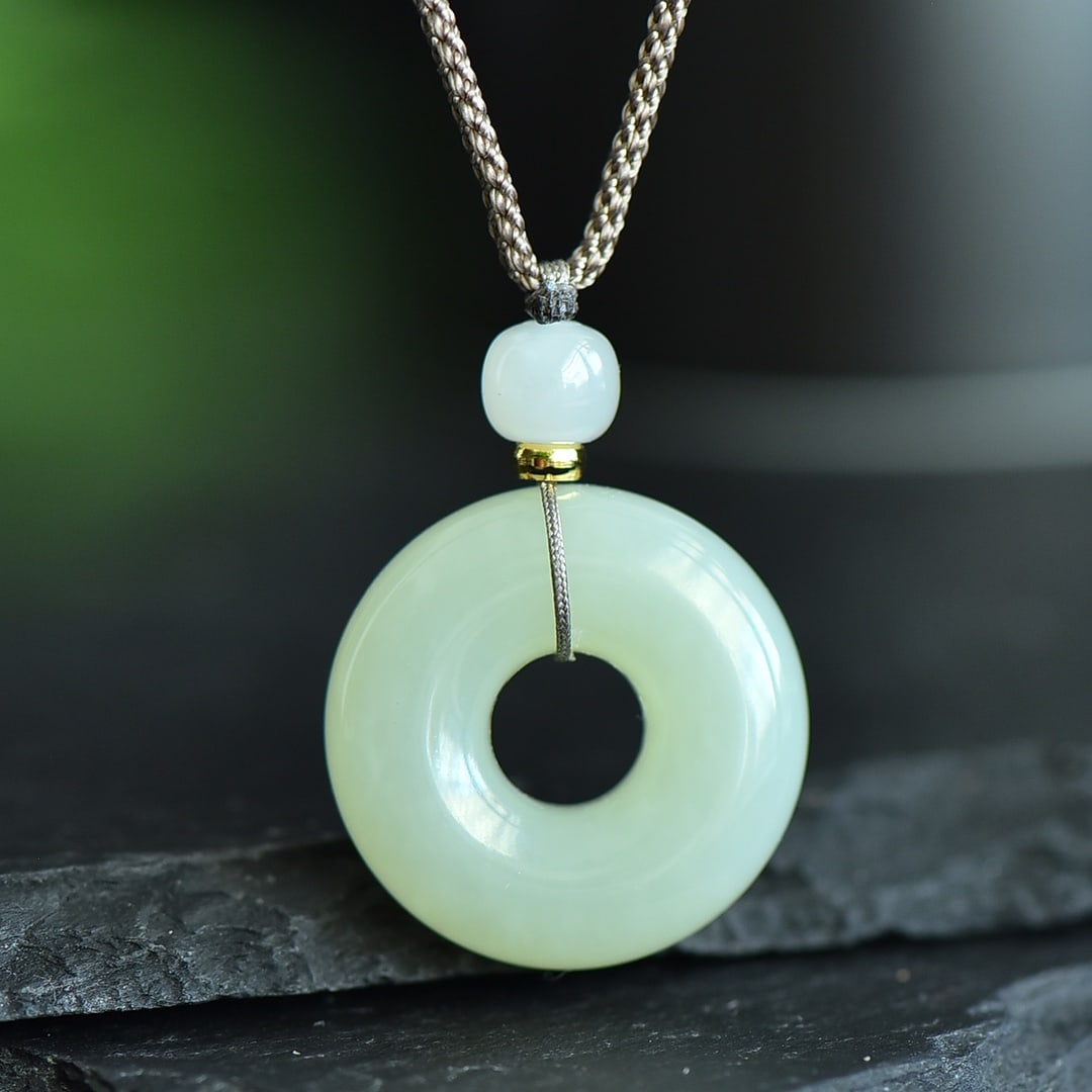 An Exquisite Greenish Jade Pendant: An Exquisite Greenish Jade Pendant,Size:23mm ??????