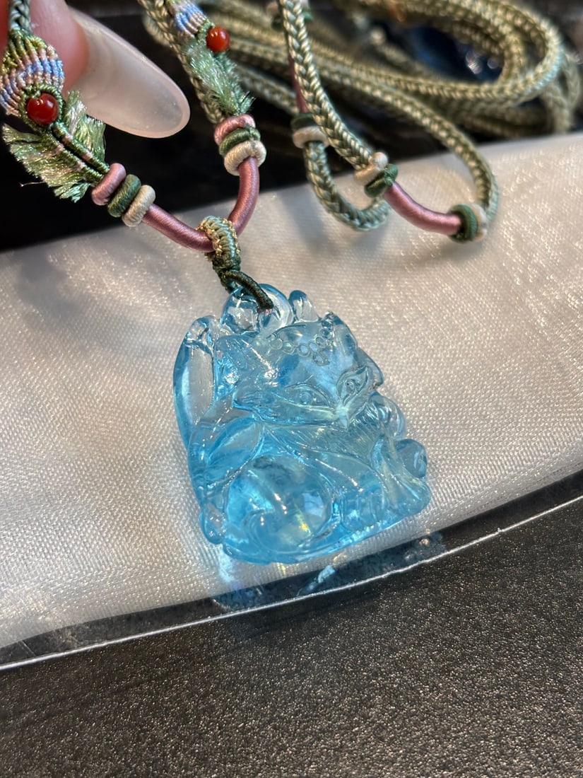 An Exquisite Aquamarine Nine-Tailed Fox Pendant: An Exquisite Aquamarine Nine-Tailed Fox Pendant,Size:28mmx24mmx11mm,Total Weight:11.6g ????????????