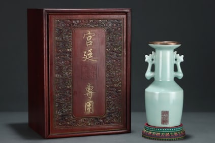 An Exquisite Longquan yao Cover with Silver Double-Ears Vase,With an Imperial Poem by Emperor